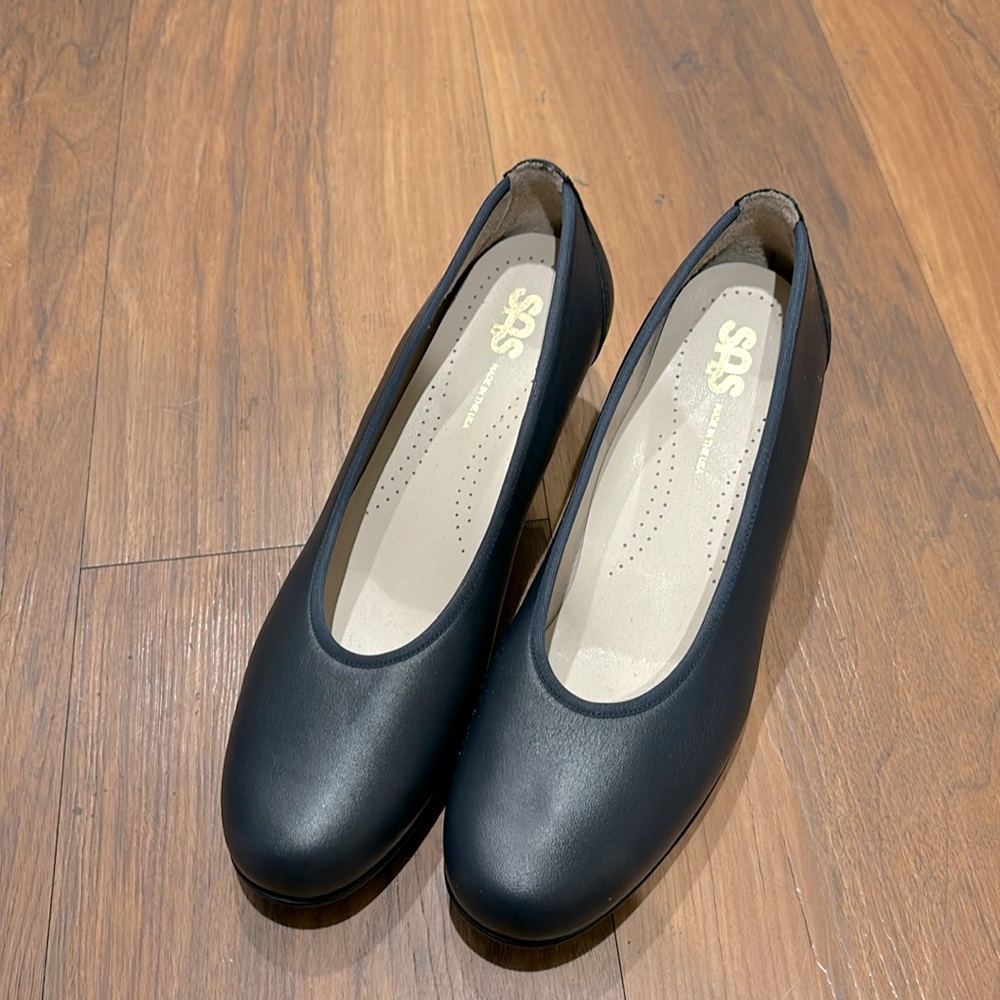 SAS Milano pump Navy 8N